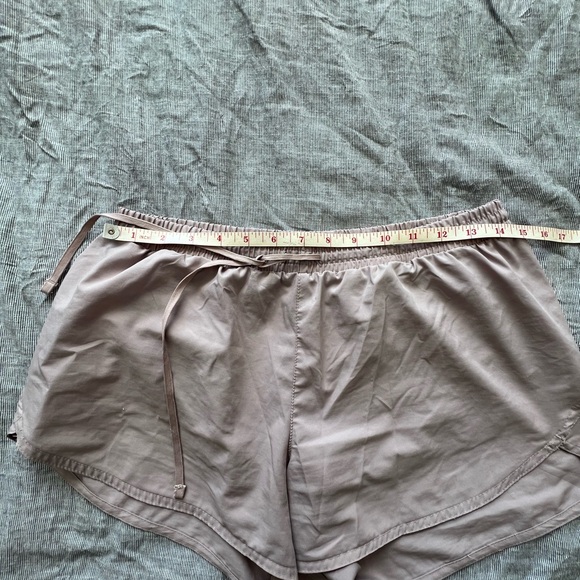 3/$10 🏷️ Old Navy running shorts - Picture 6 of 8